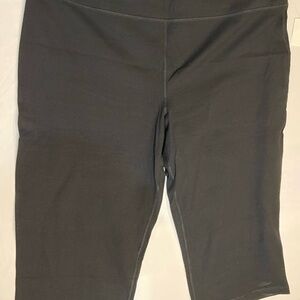 Athletic Works Women's Dark Gray Capris